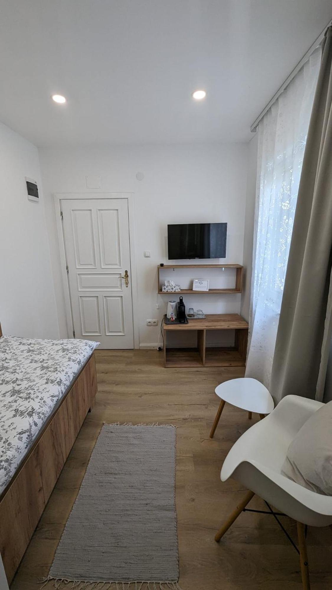 מוסטר Aurelia Rooms מראה חיצוני תמונה